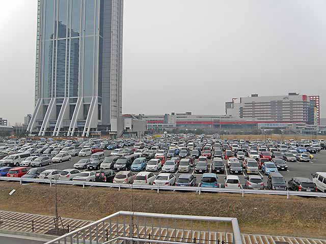 咲洲庁舎駐車場