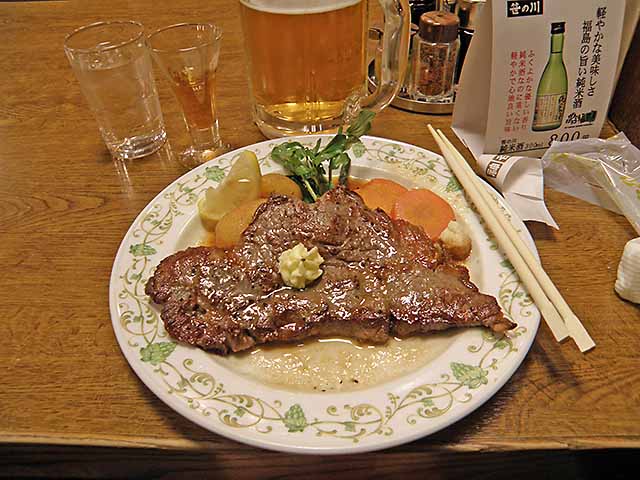 牛のサーロインステーキ。