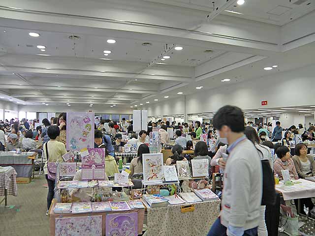 盛況な開場後。