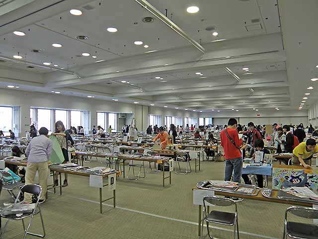 準備に勤しむ参加者の皆さん。