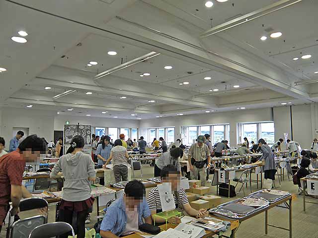 準備に勤しむ参加者の方々。