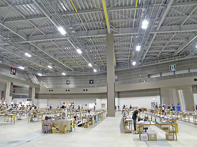 準備に勤しむ参加者の方々。