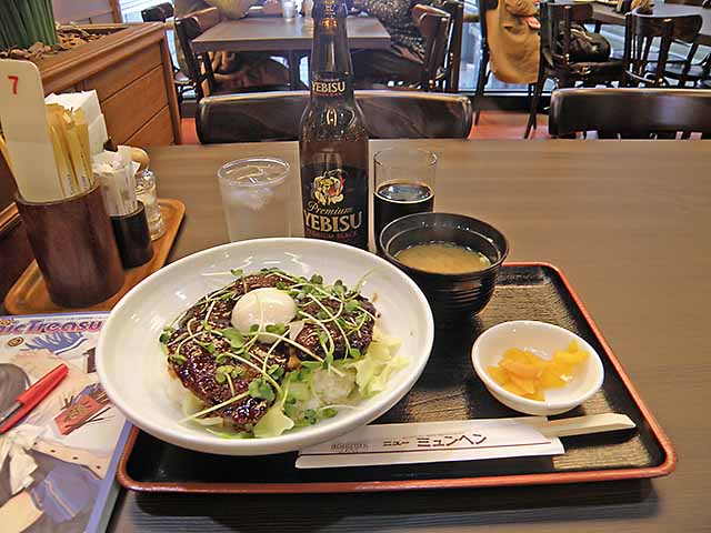 「ニューミュンヘン」にてソースかつ丼