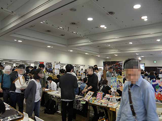 盛況な開場後。