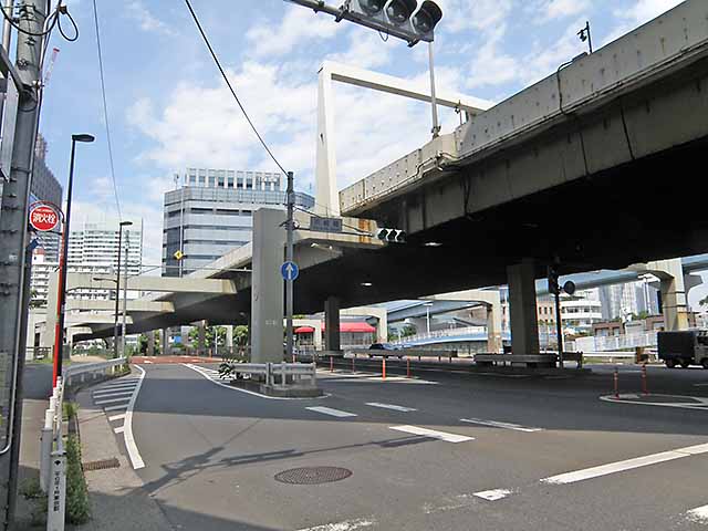 首都高羽田線浜崎橋交差点