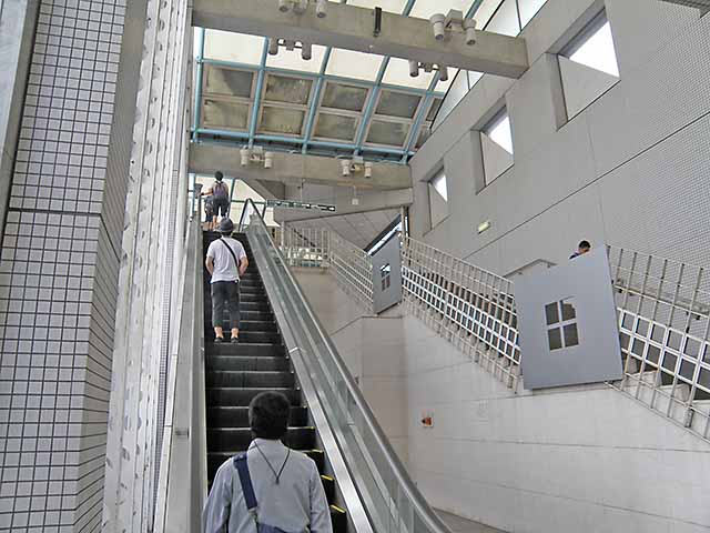桟橋のエスカレーター
