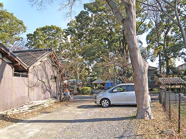 境内前の駐車場