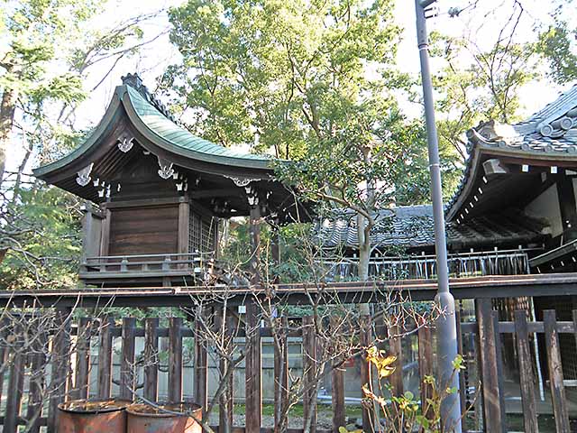本殿を側面から